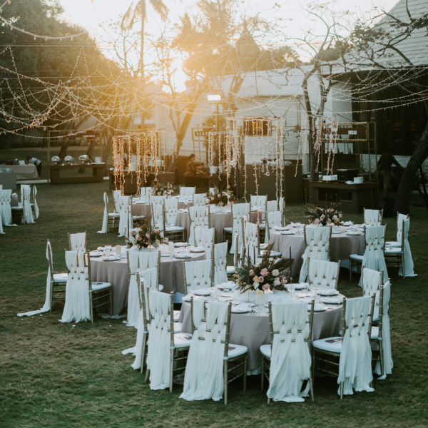 table de mariage boheme avec lanternes