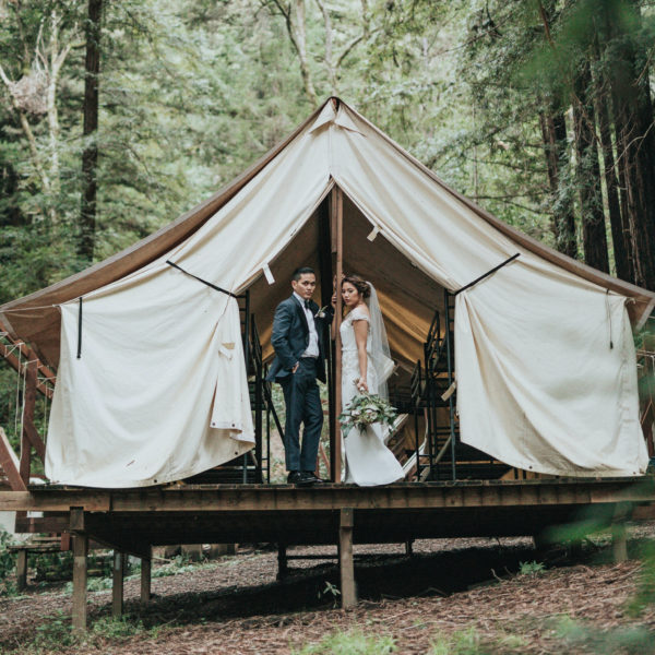 couple mariage boheme chapiteau dans les bois