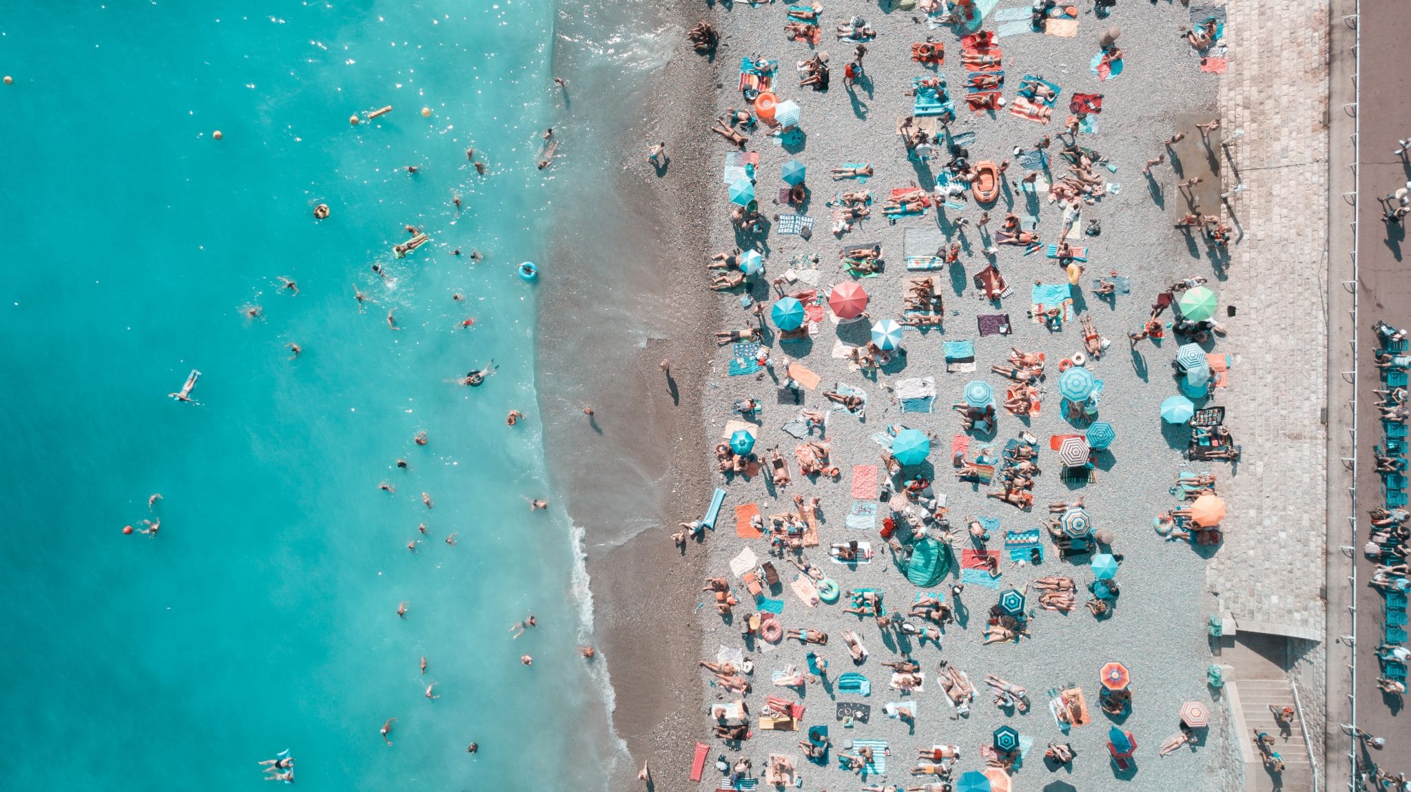 Vacances à la mer, les types de plagistes, vue aérienne