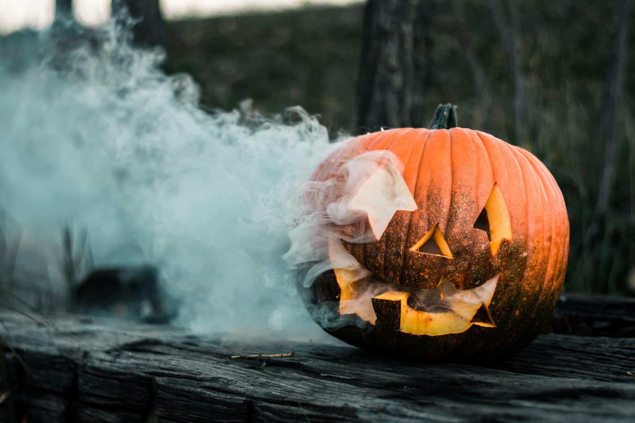 citrouille d'halloween avec fumée