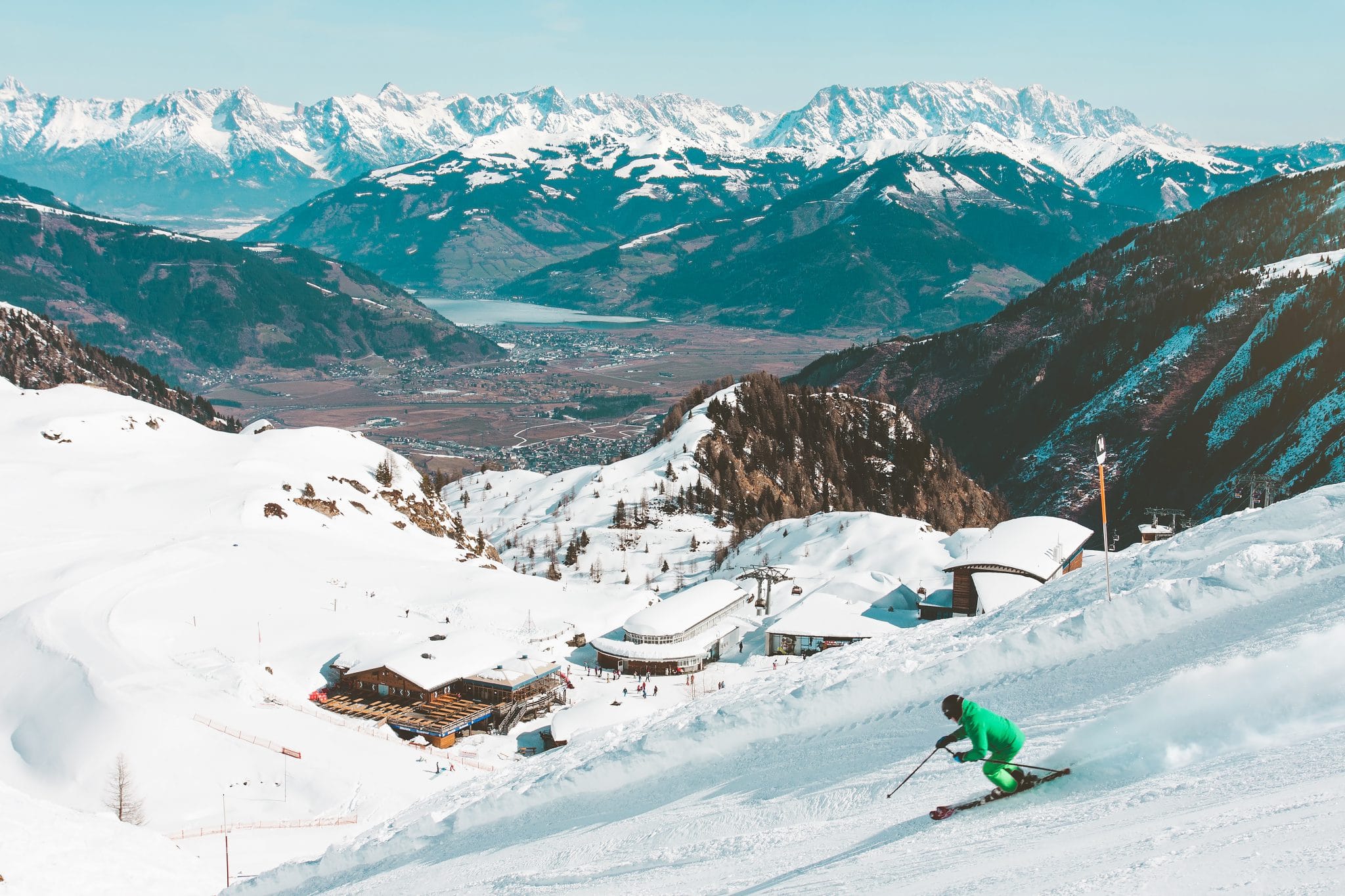 Station de ski en Autriche vue sur montagnes