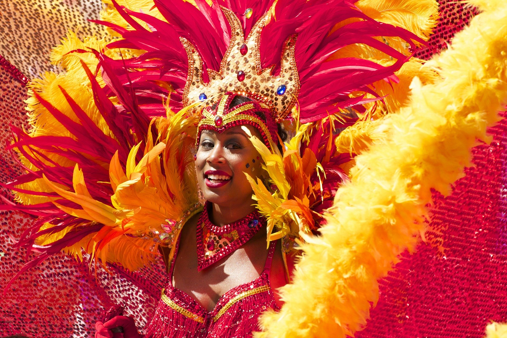 costume rouge et orange carnaval de rio