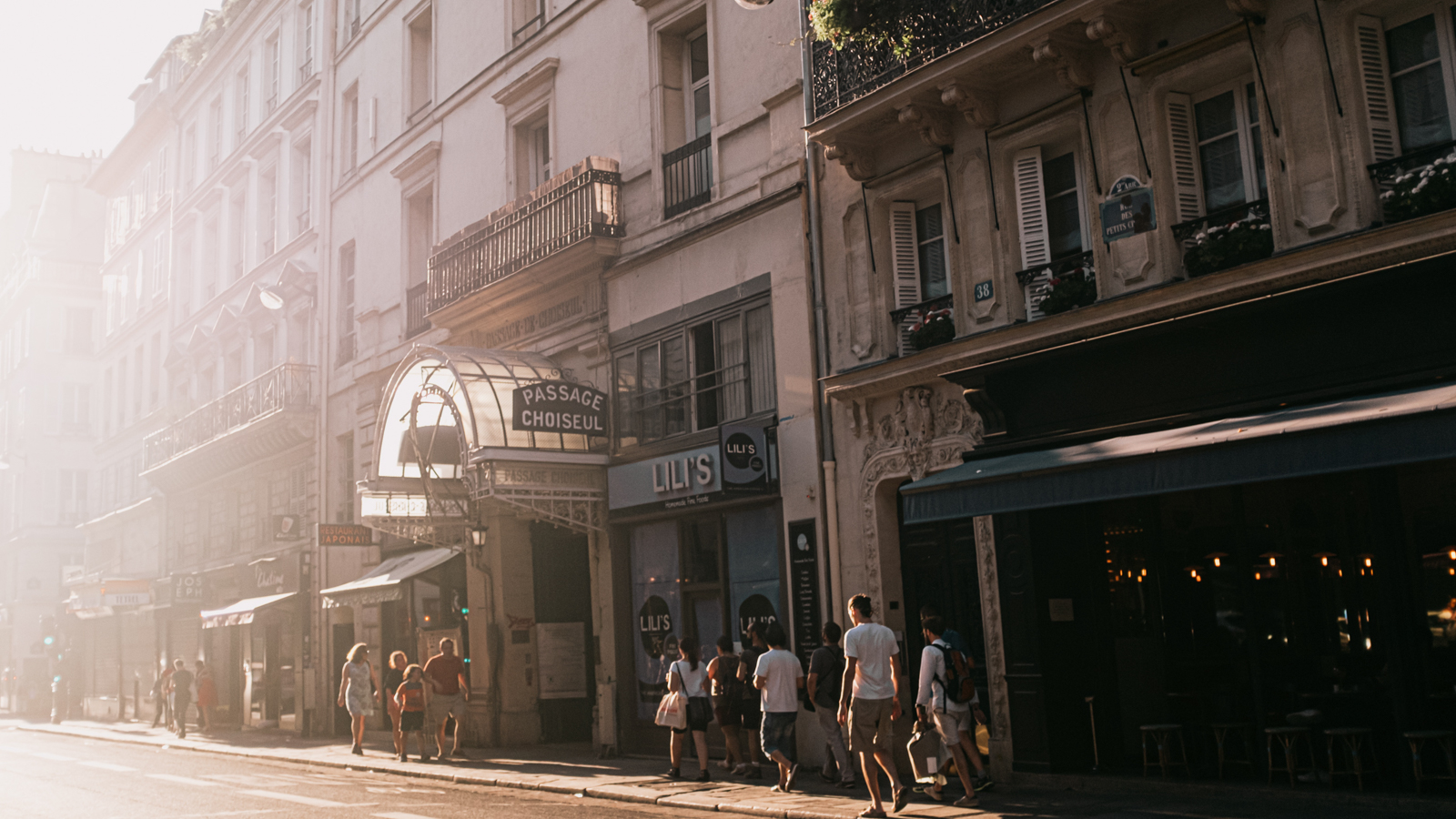 Rue de Paris l'ete