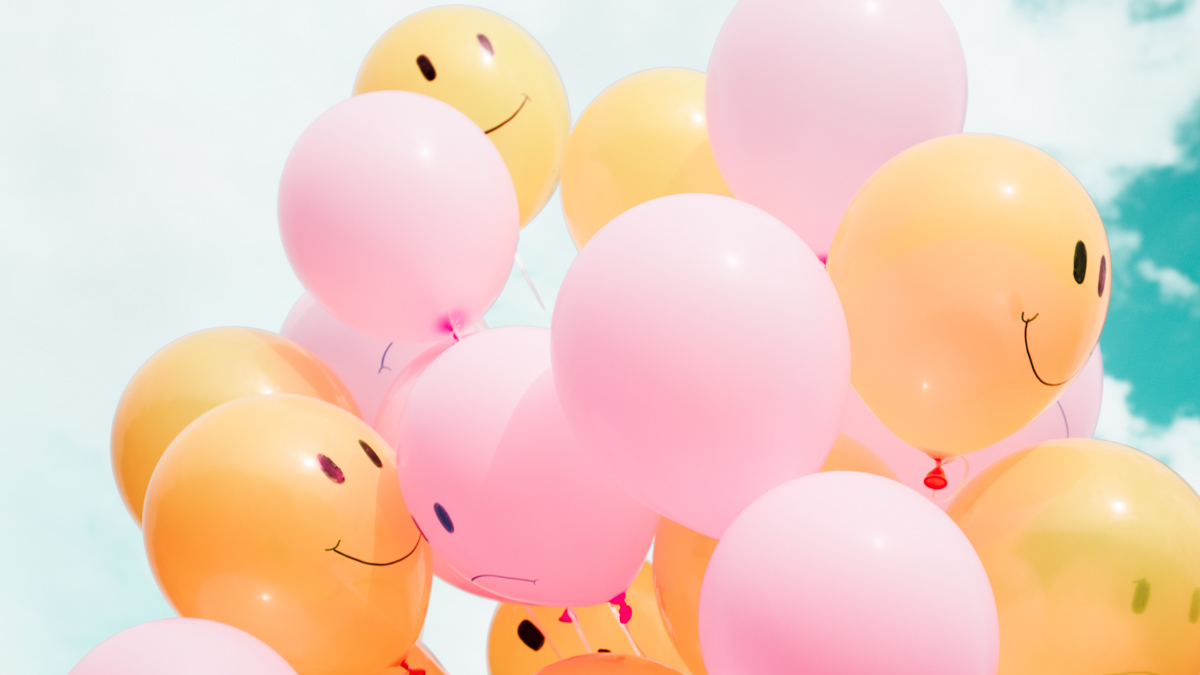 Sourires et ballons pour petits bonheurs de la vie