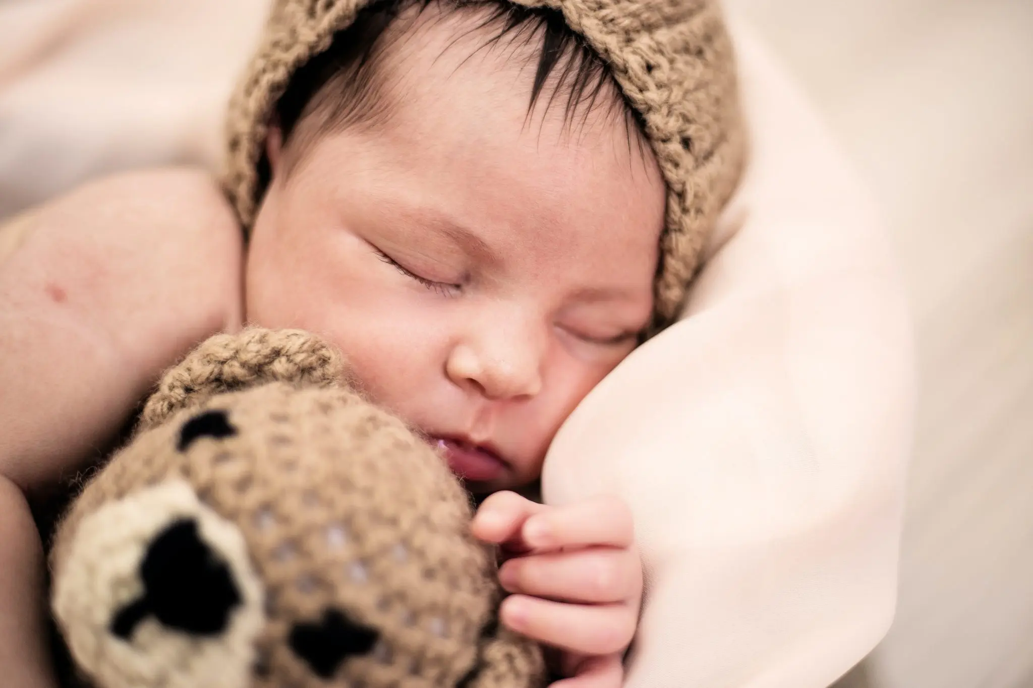 bebe avec doudou pour cadeau liste de naissance