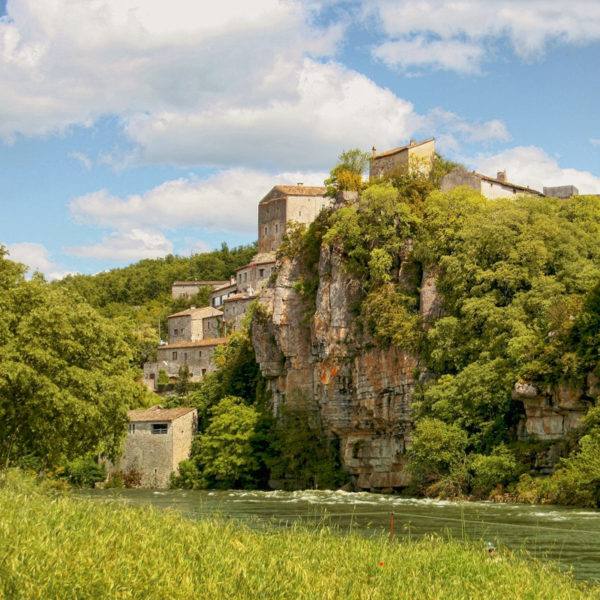 vue de balazuc dans la verdure