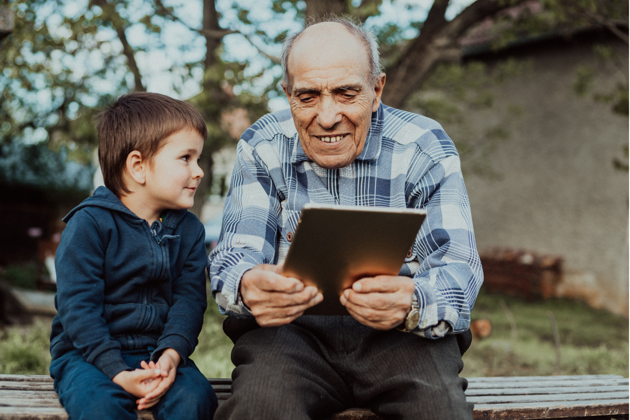 Cadeau Grand-Parent : Émotion avec le Journal de Famille