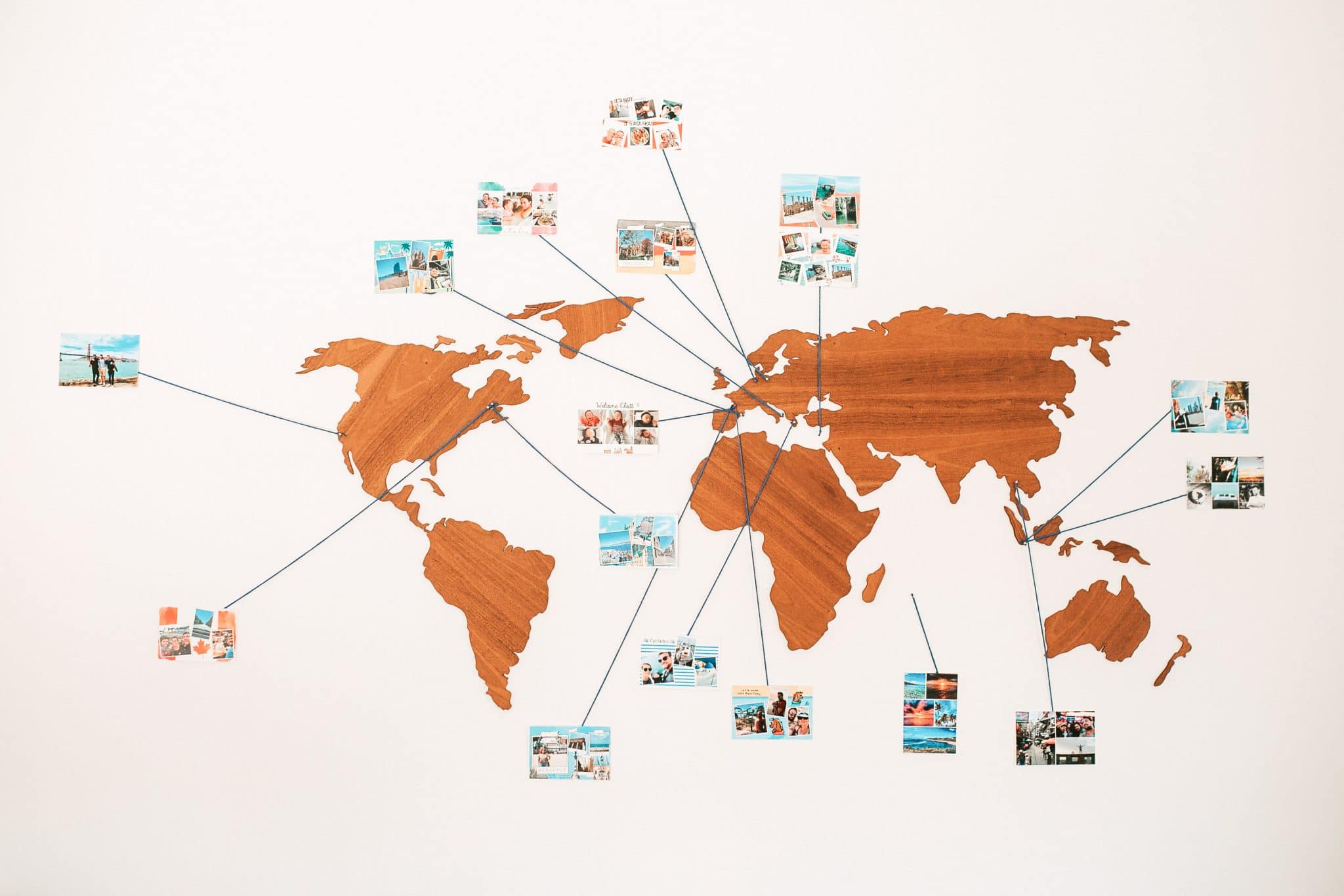 DIY : Relier ses cartes postales à une carte du monde
