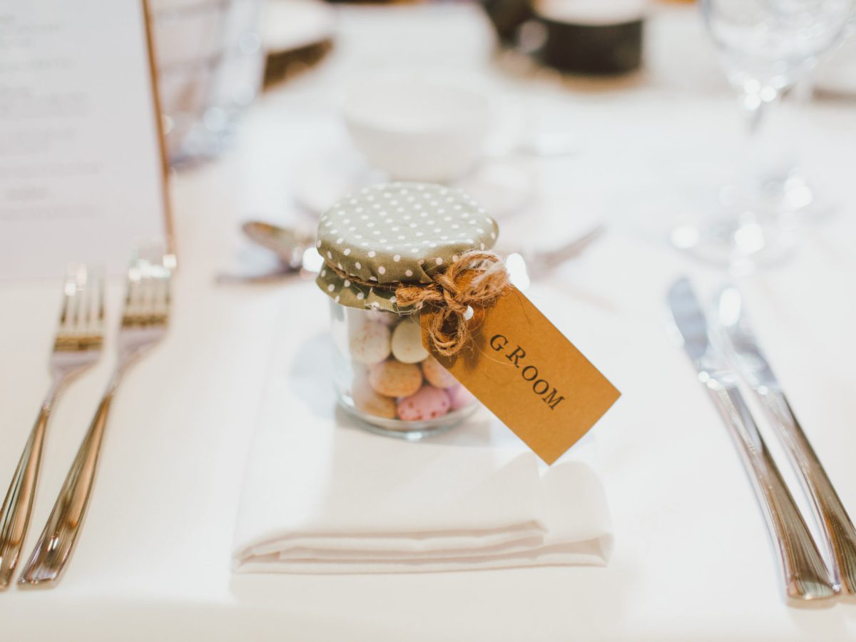 Mariage 10 Idees De Cadeaux Simples A Realiser Pour Vos Invites Fizzer