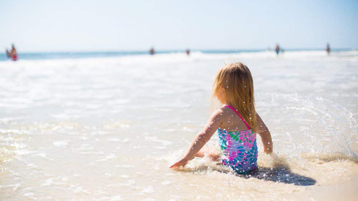 Les Precautions Pour Emmener Bebe En Vacances A La Mer Fizzer